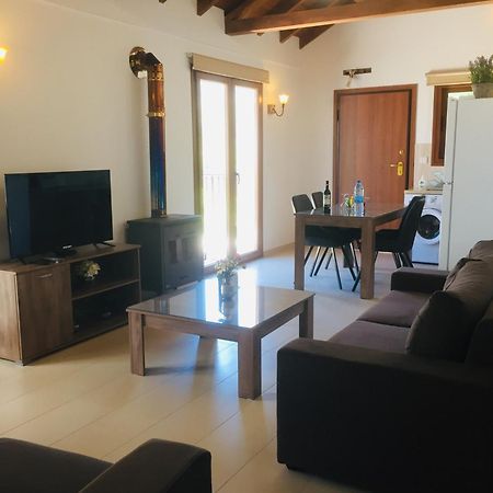 Love Holiday Suite 2 Tris Elies Екстериор снимка