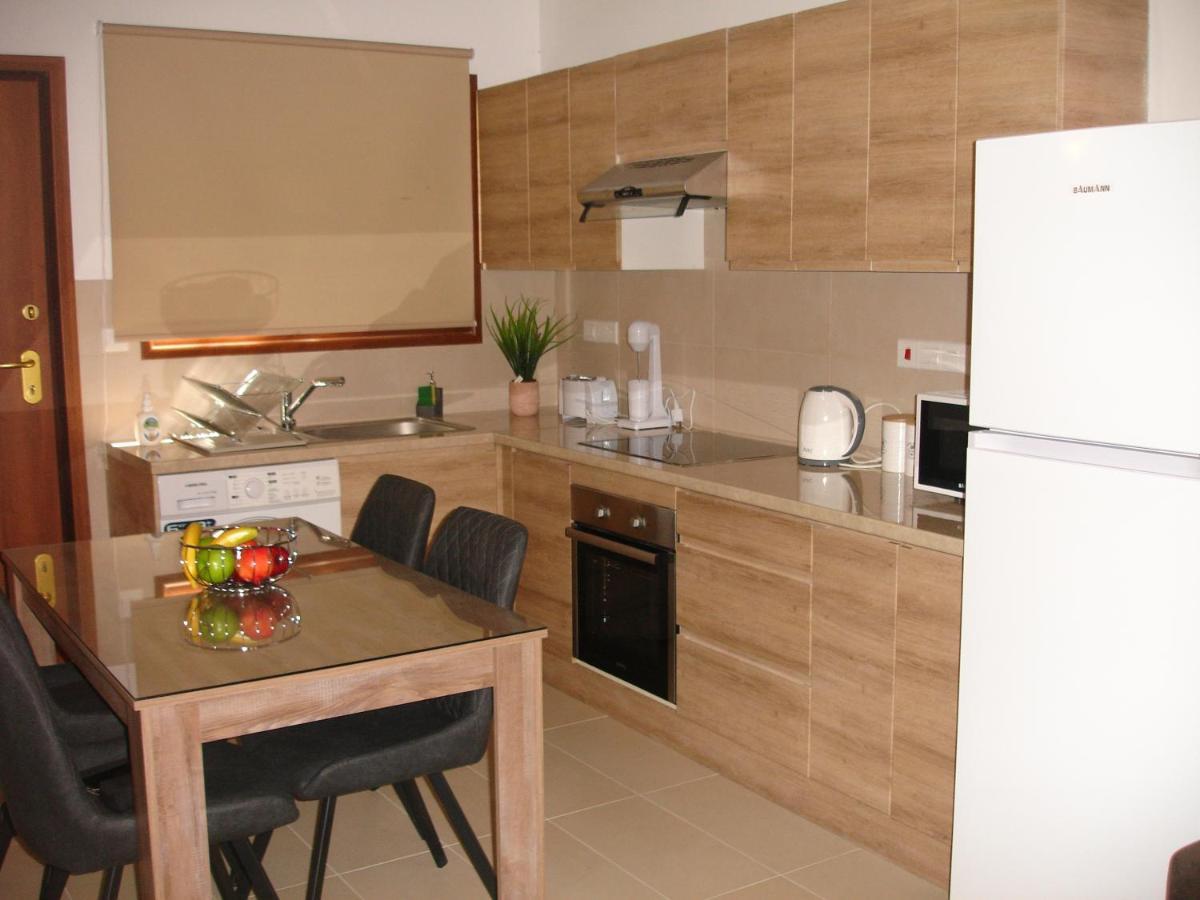 Love Holiday Suite 2 Tris Elies Екстериор снимка