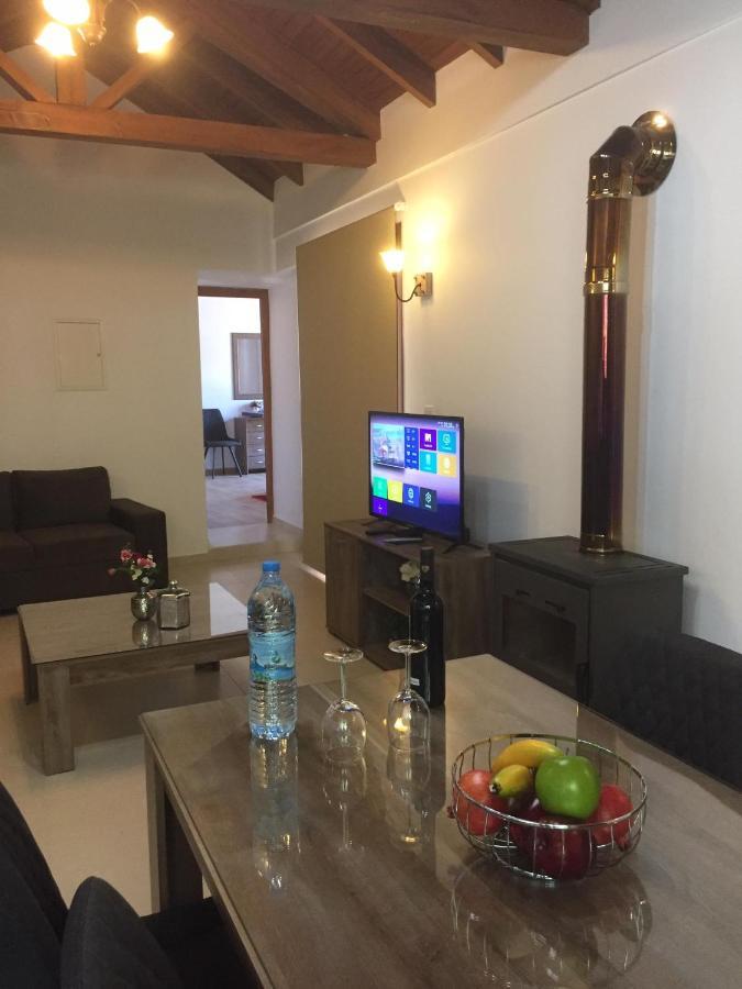 Love Holiday Suite 2 Tris Elies Екстериор снимка