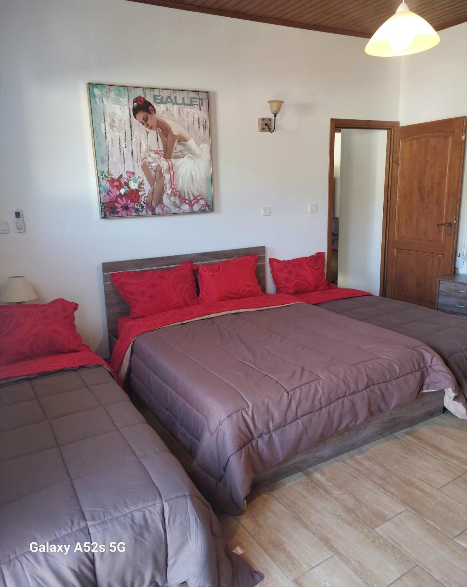 Love Holiday Suite 2 Tris Elies Екстериор снимка